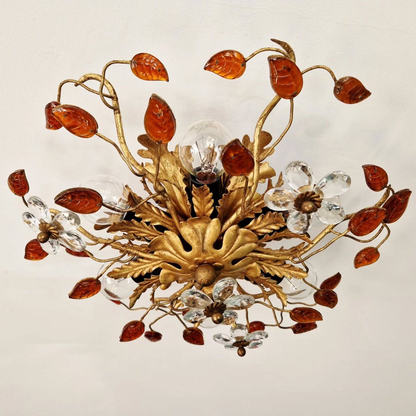 Floral ceiling light in gilded metal and crystal, Banci Firenze (Italy), 1970.