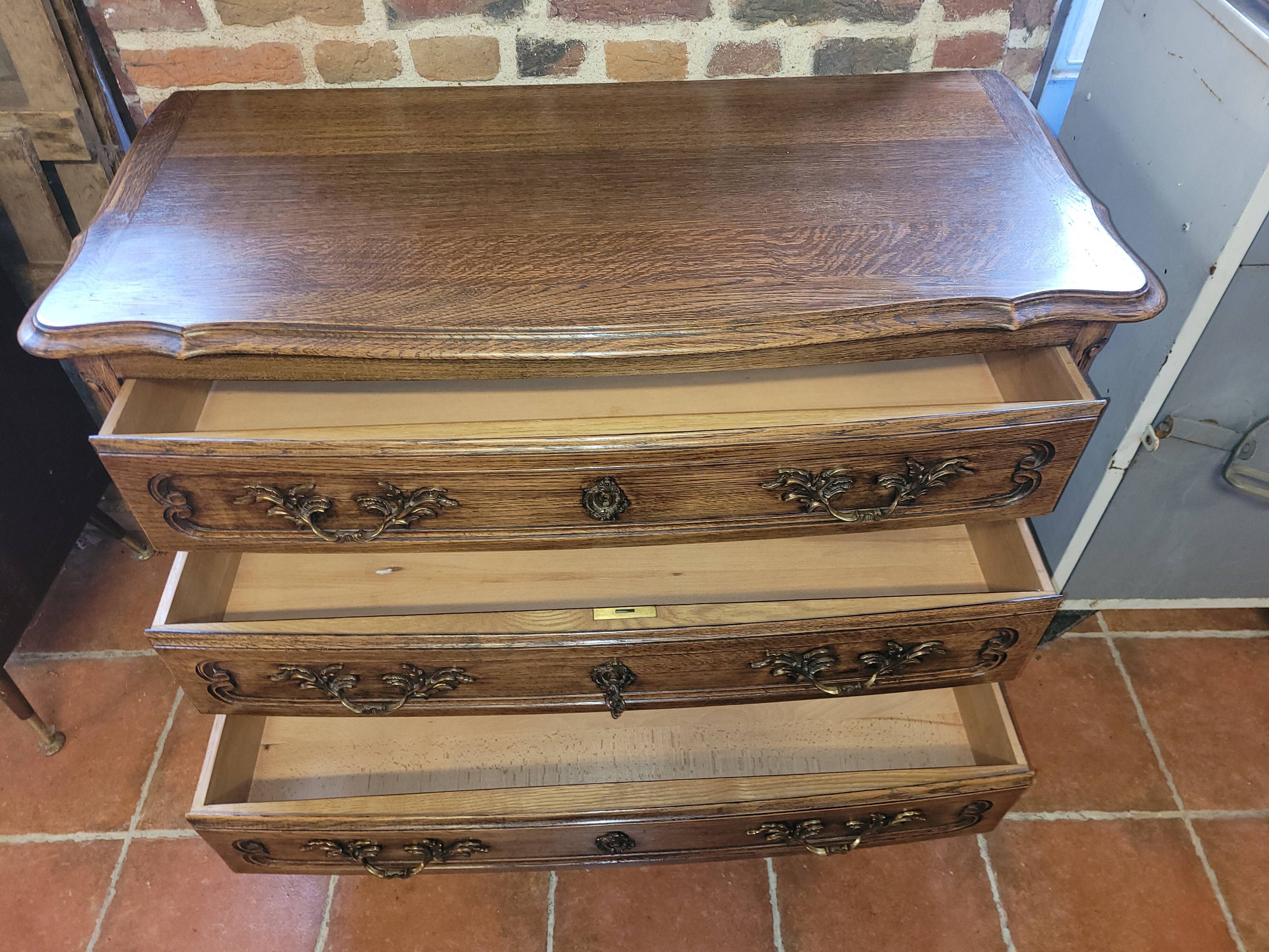 Louis XV style chest of drawers in solid oak