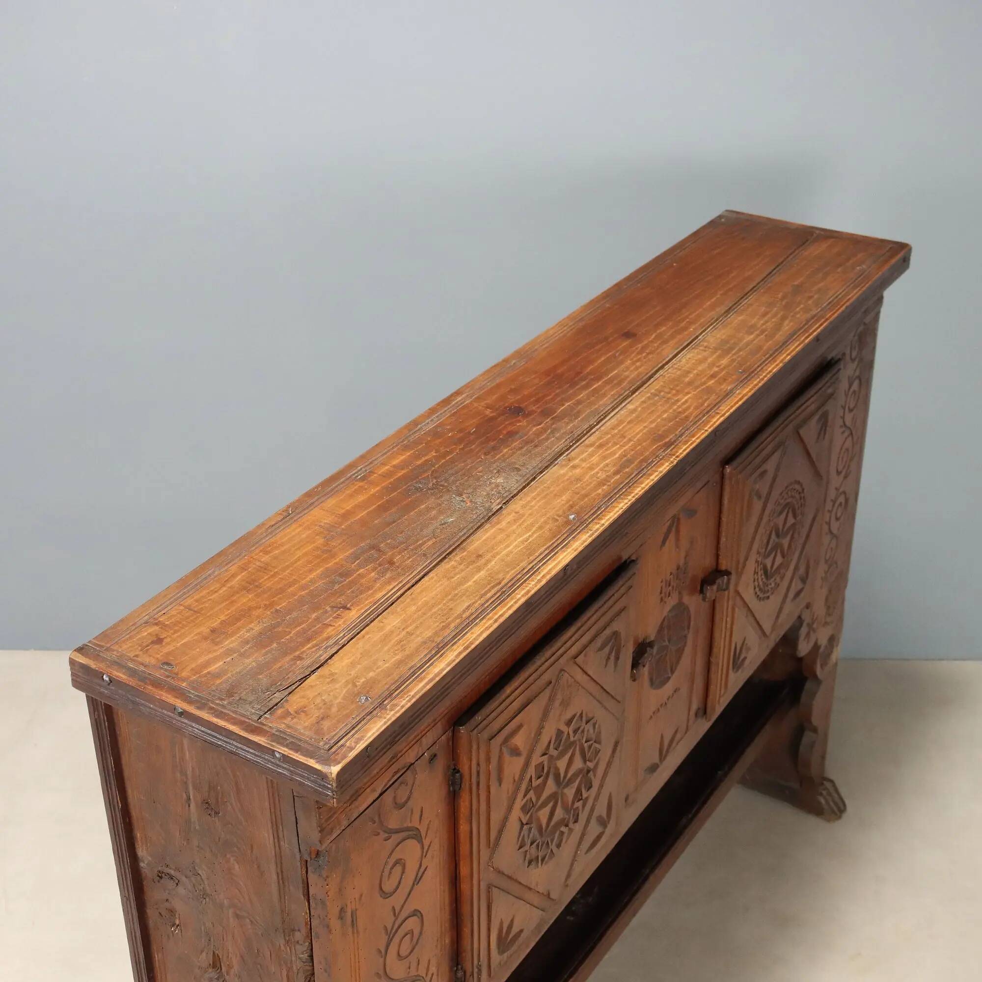 Antique buffet in walnut and chestnut, Spain, 19th century