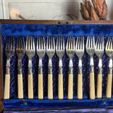 Box of 24 ivory and engraved silver metal cutlery - 19th century