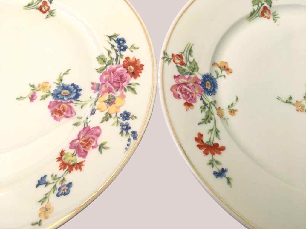 Set of 12 flat plates flowered porcelain
