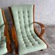 Ensemble de 2 fauteuils lounge vintage vert menthe rembourrés avec cadres en bois couleur miel