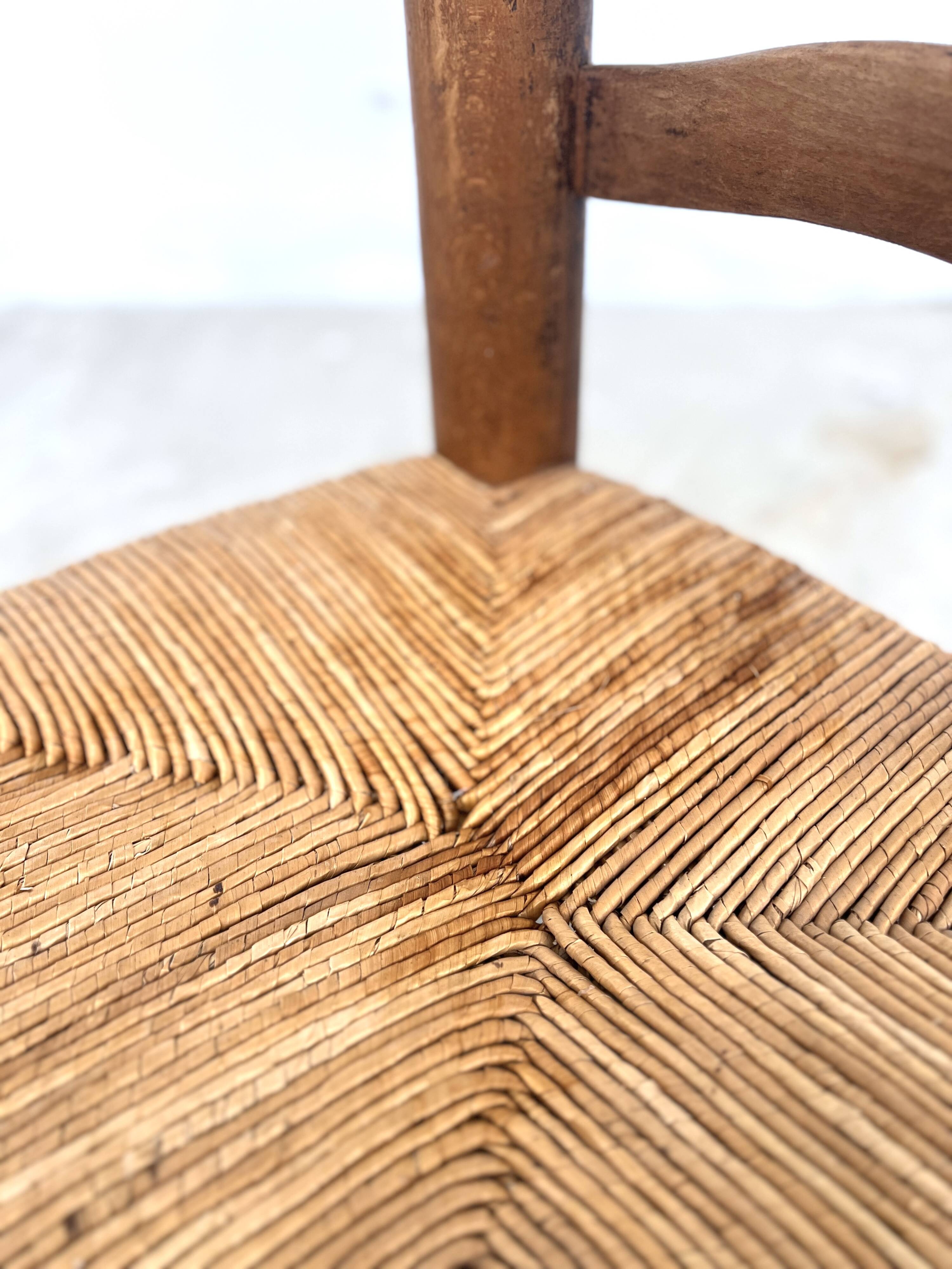 Brutalist chair in wood and straw