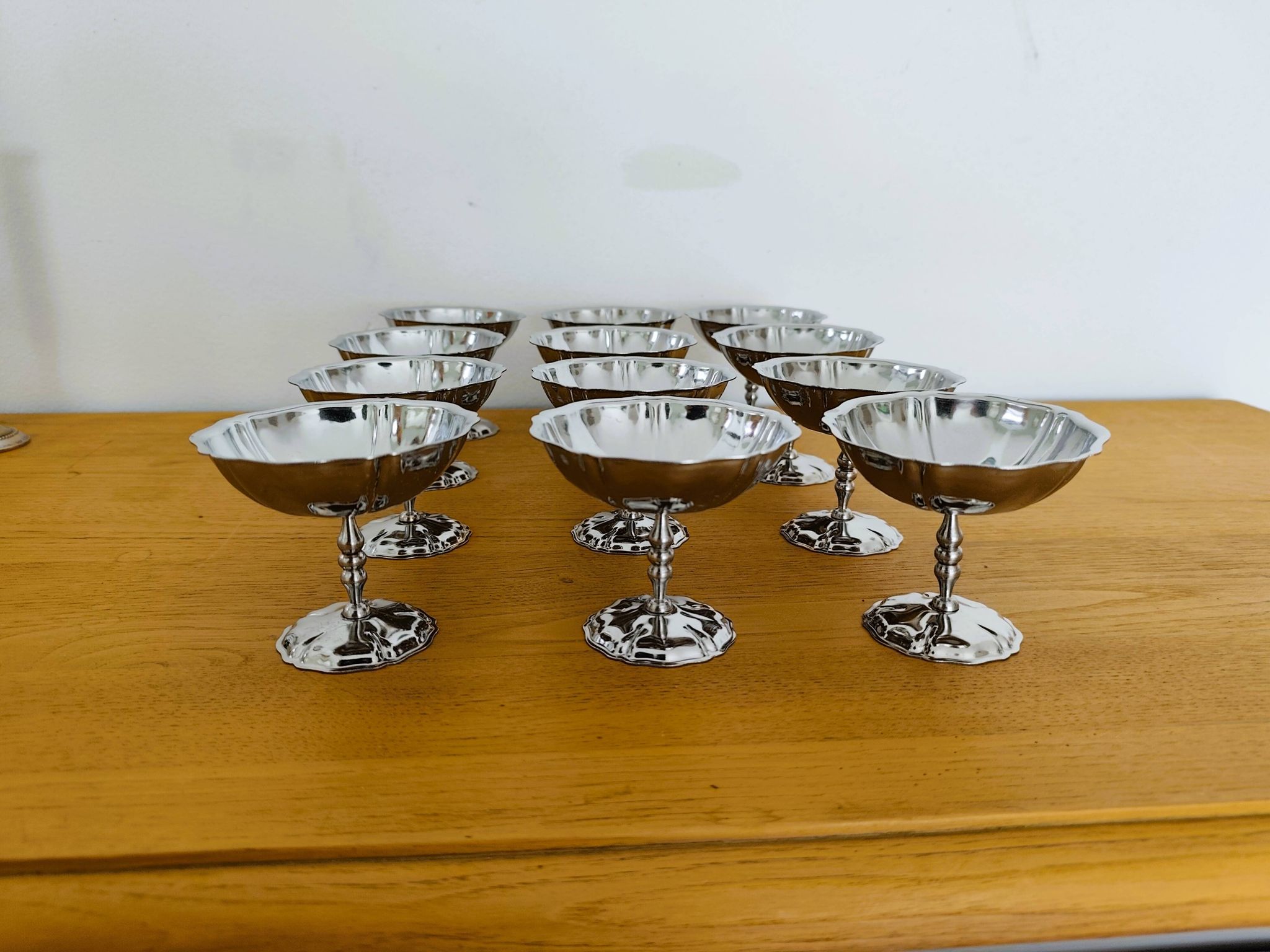 Lot de 12 coupelles en inox années 70