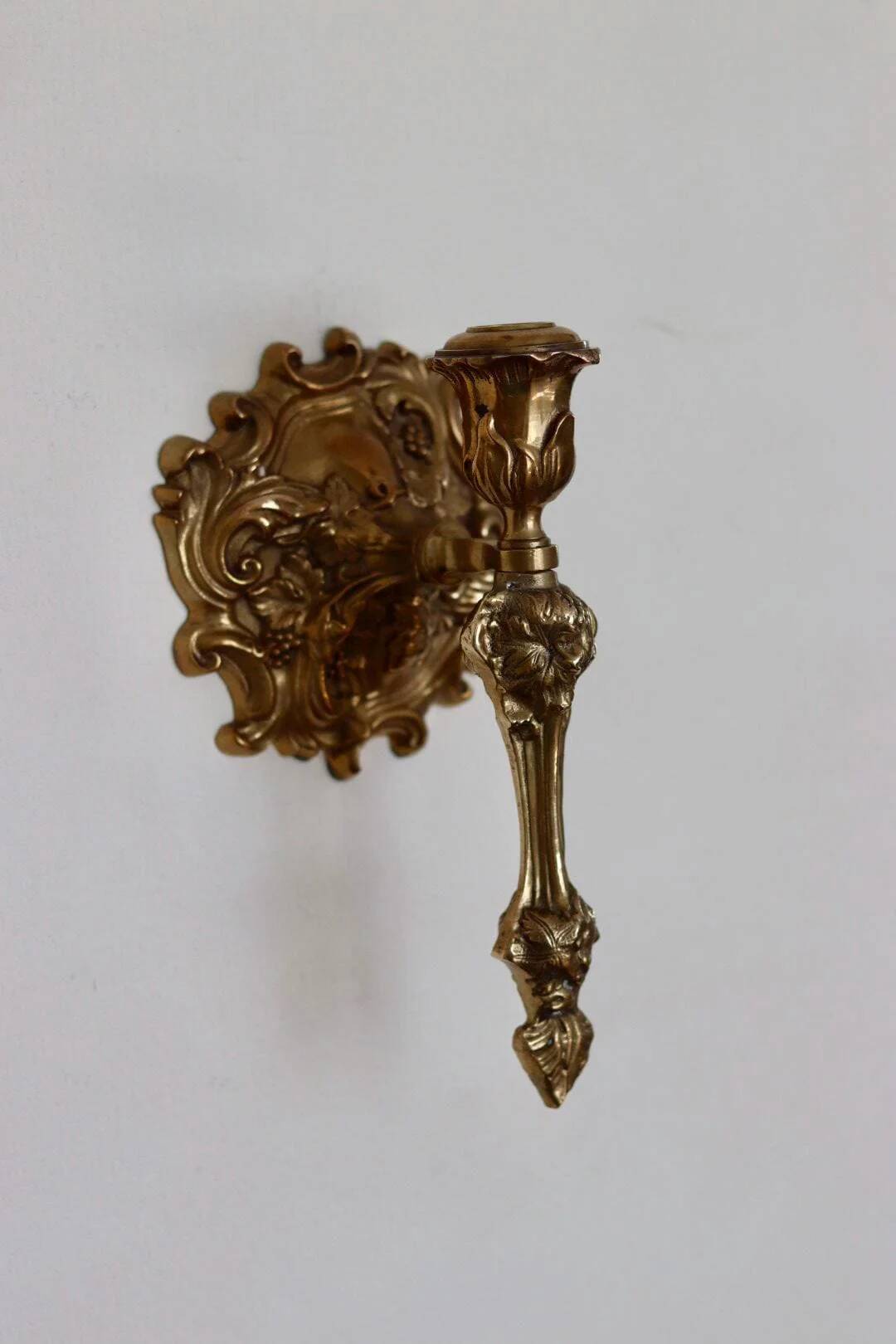 Swedish wall sconce in brass, mid-20th century.