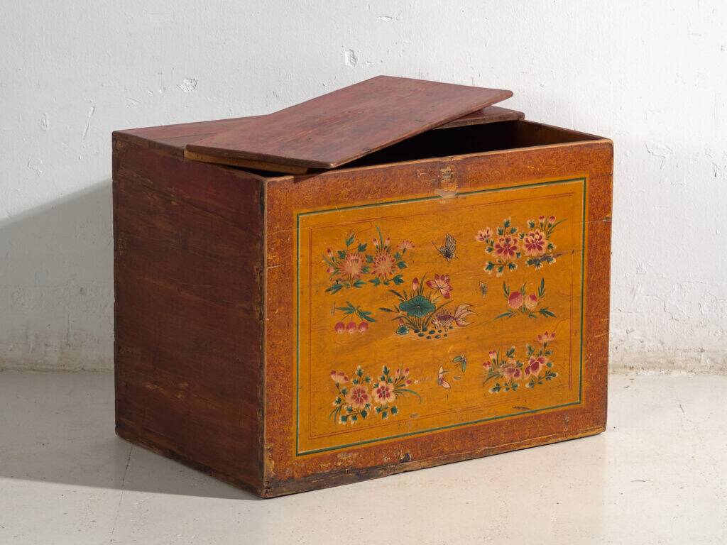 Chinese chest with original painting – China, circa 1900