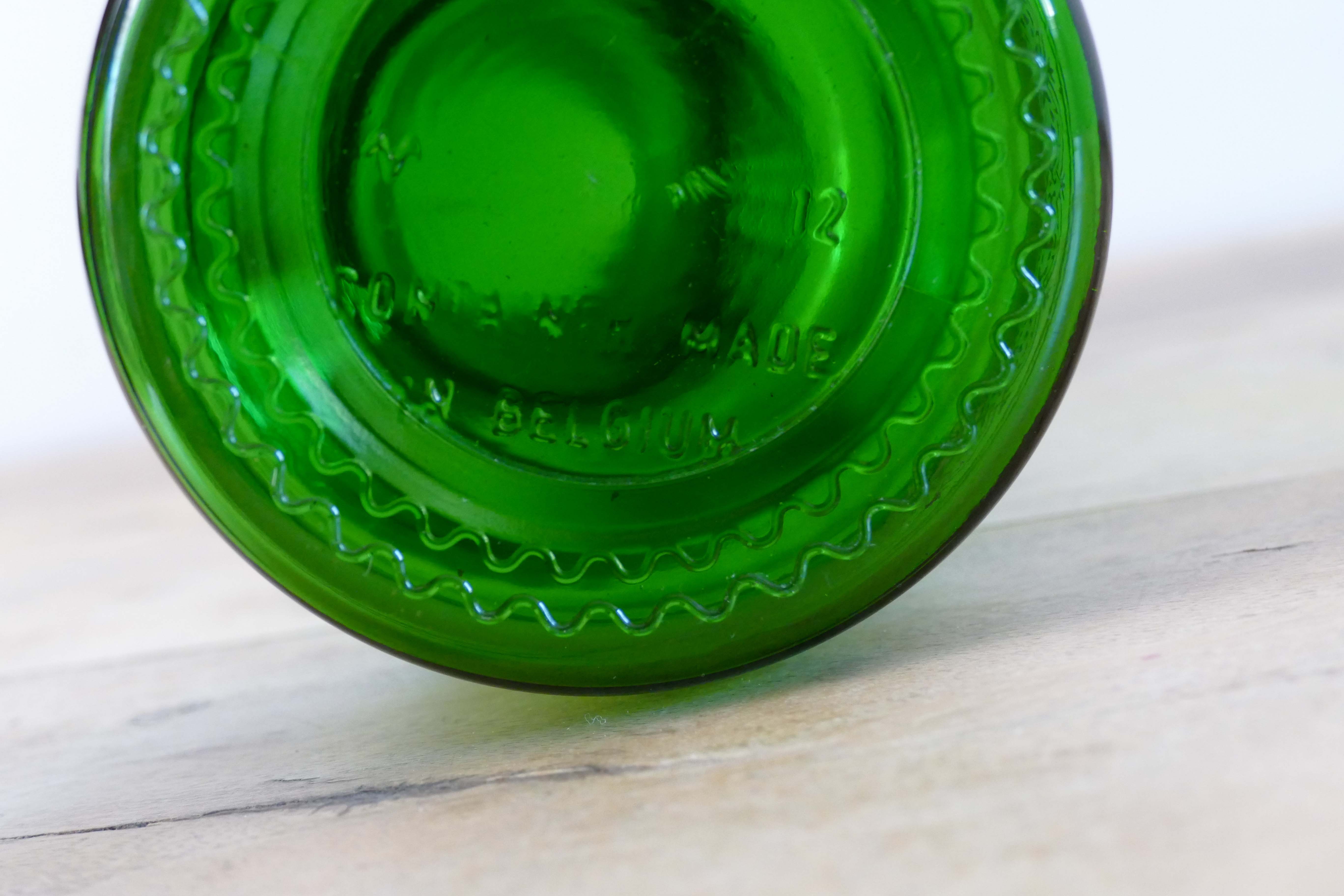 Green vintage apothecary pot and golden ledé