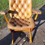 Paire de fauteuils cuir de style chesterfield