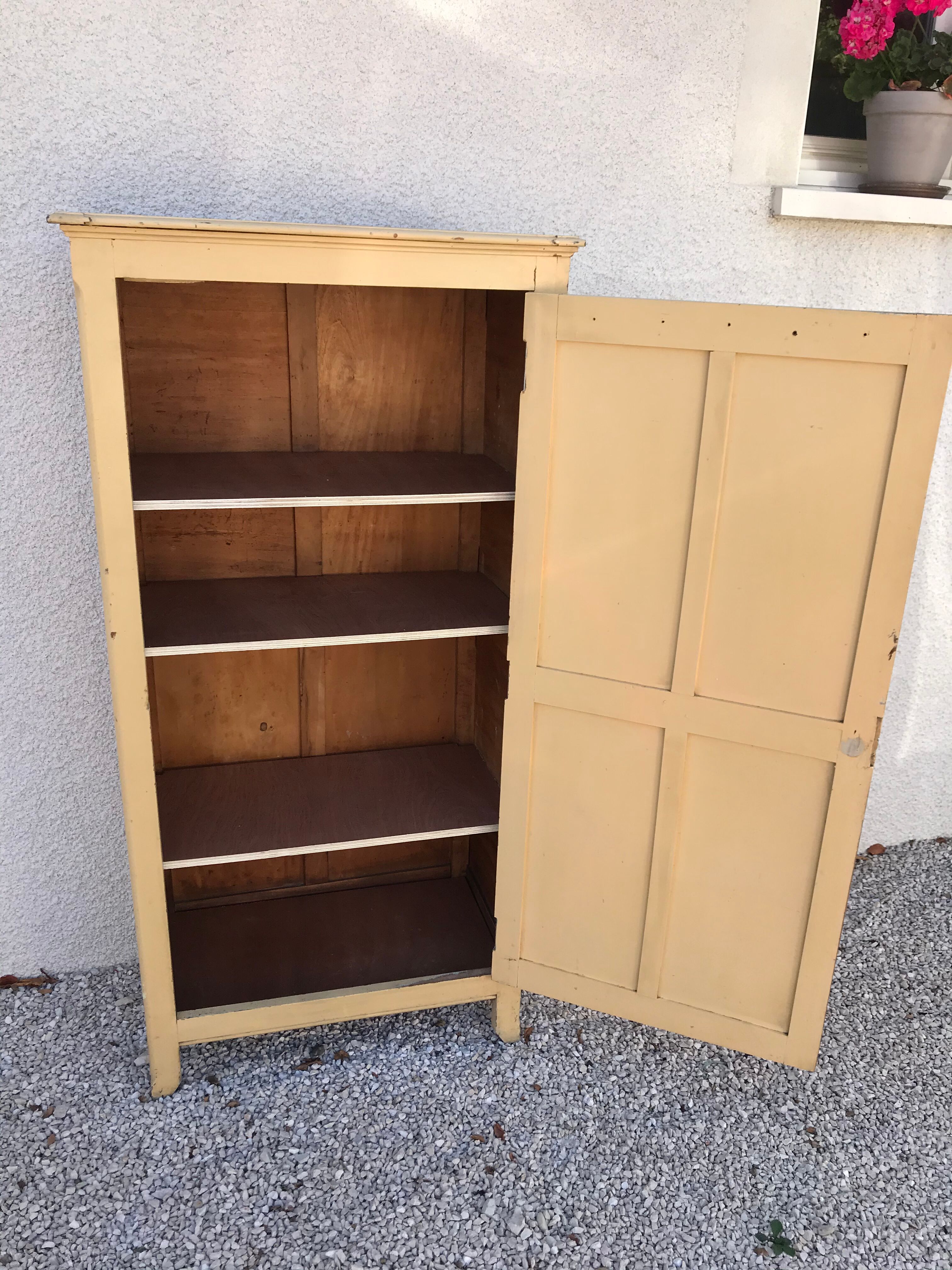 Yellow Parisian wardrobe