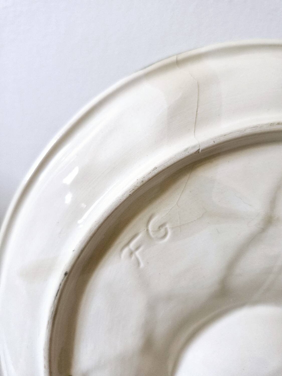 2 vintage artichoke plates in majolica.