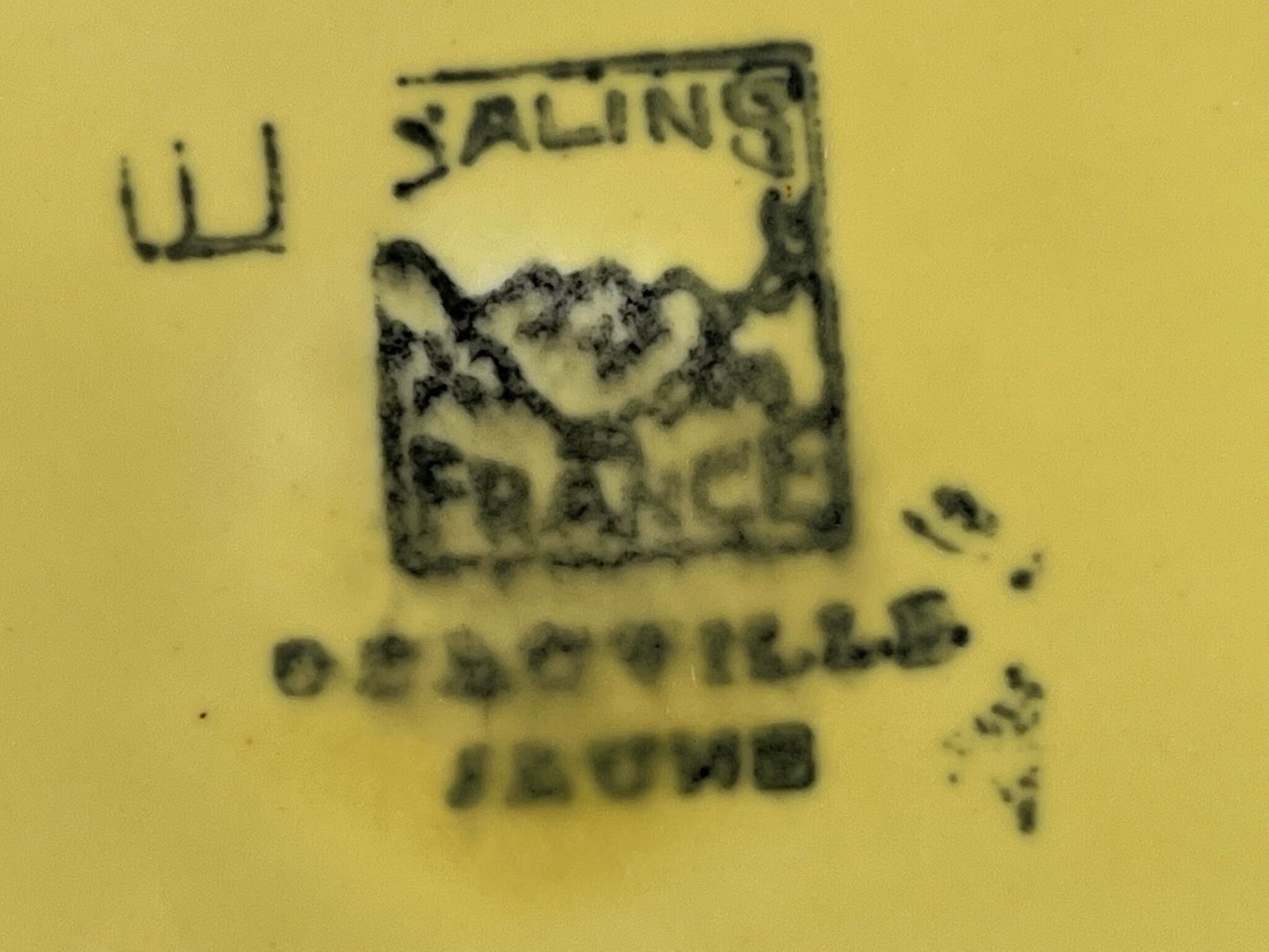 Flat and lid in yellow earthenware from Salins