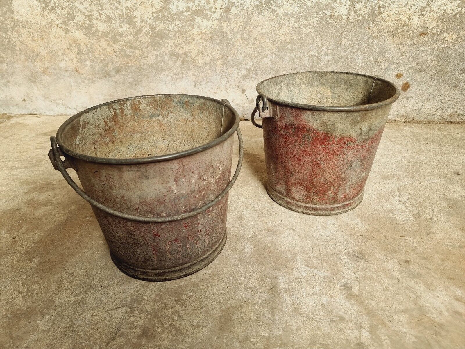 Old bucket fire bucket waste bucket