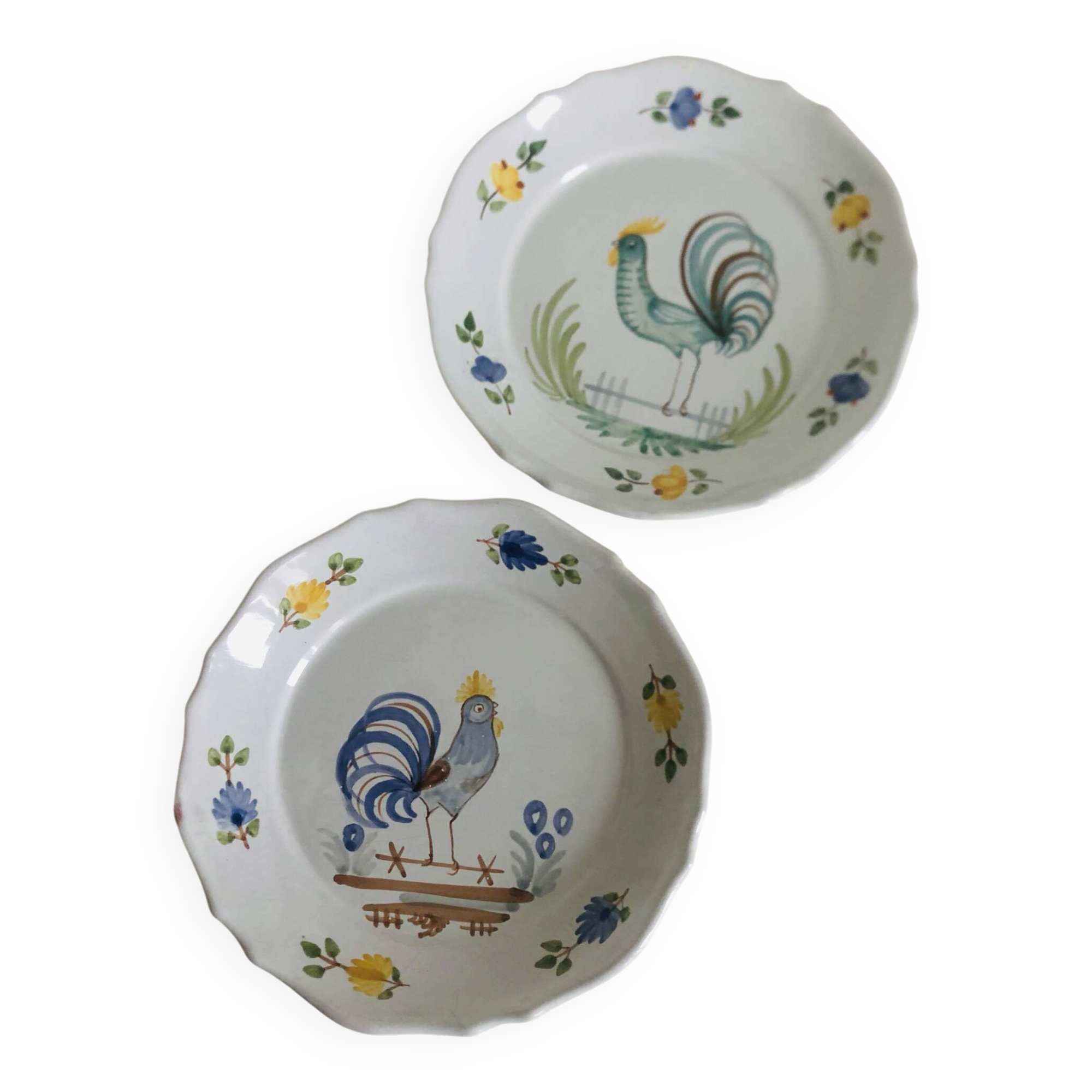 Pair of plates with naive Eastern rooster decoration
