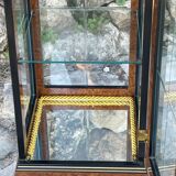 Pair of display cases in magnifying glass and black & gold lacquer, 20th century period