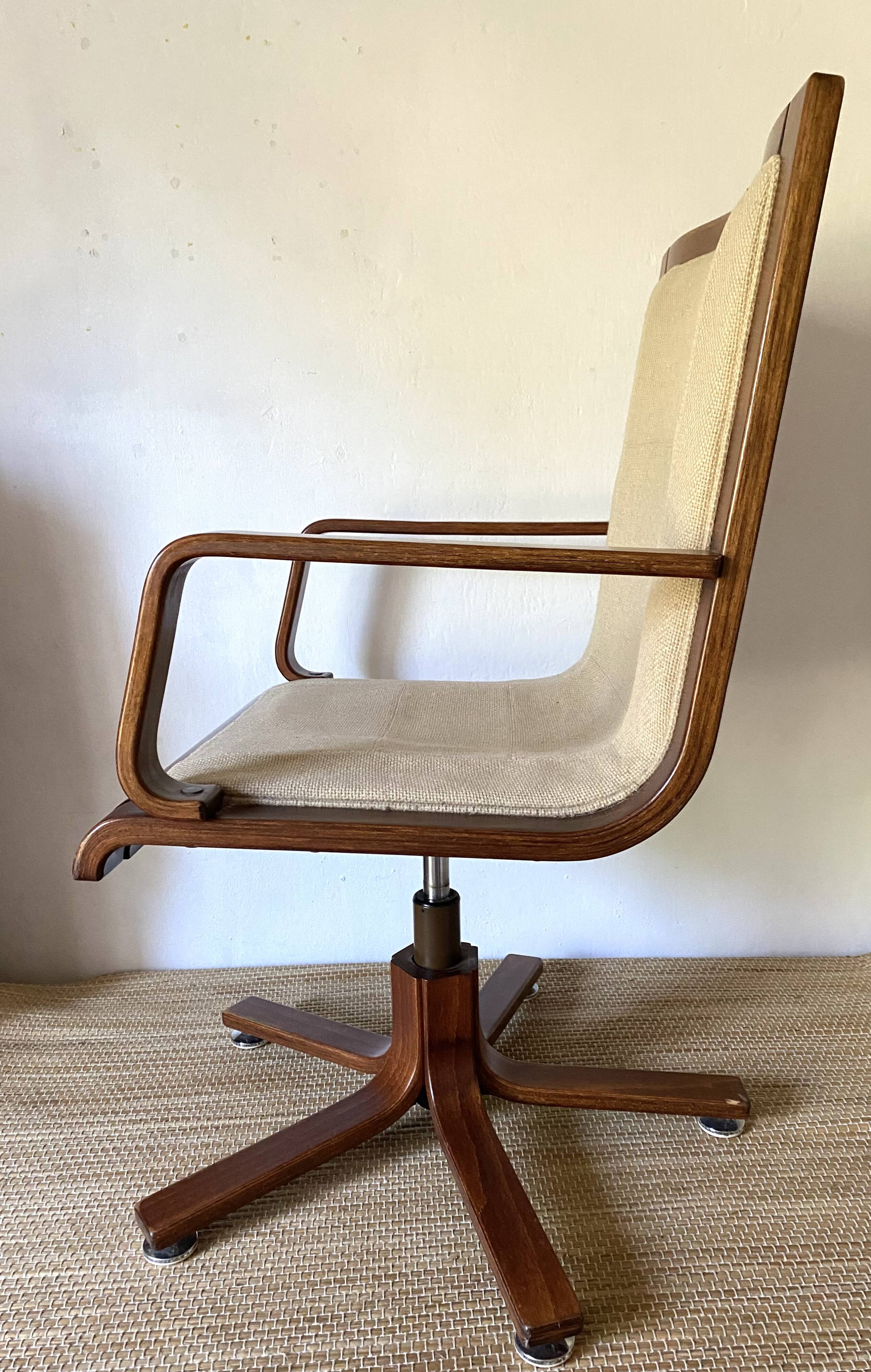 Fauteuil scandinave pivotant vintage