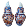 Japan, Imari or Arita - Pair of vases, covered pot - Porcelain topped with a Kilin, 1900
