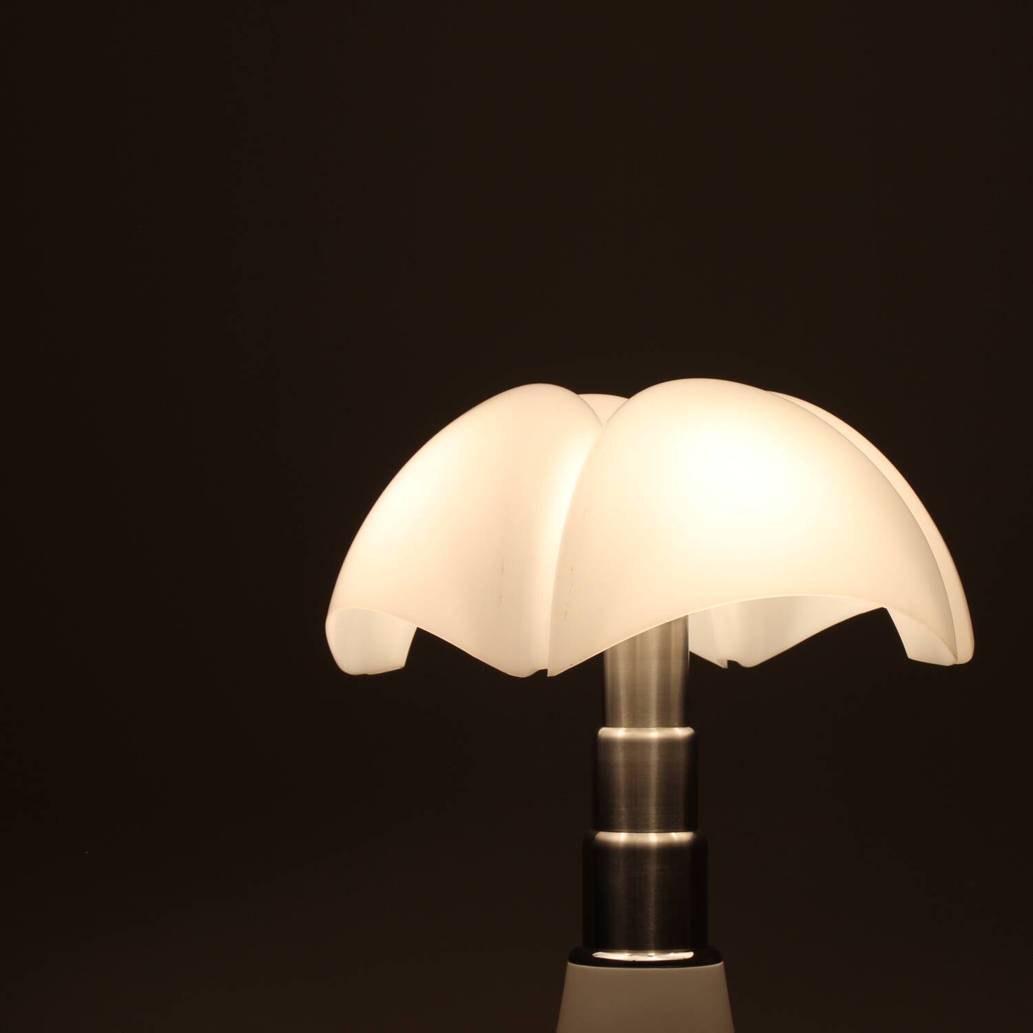 Lampe 'Pipistrello 620' par Gae Aulenti pour Martinelli Luce, Italie