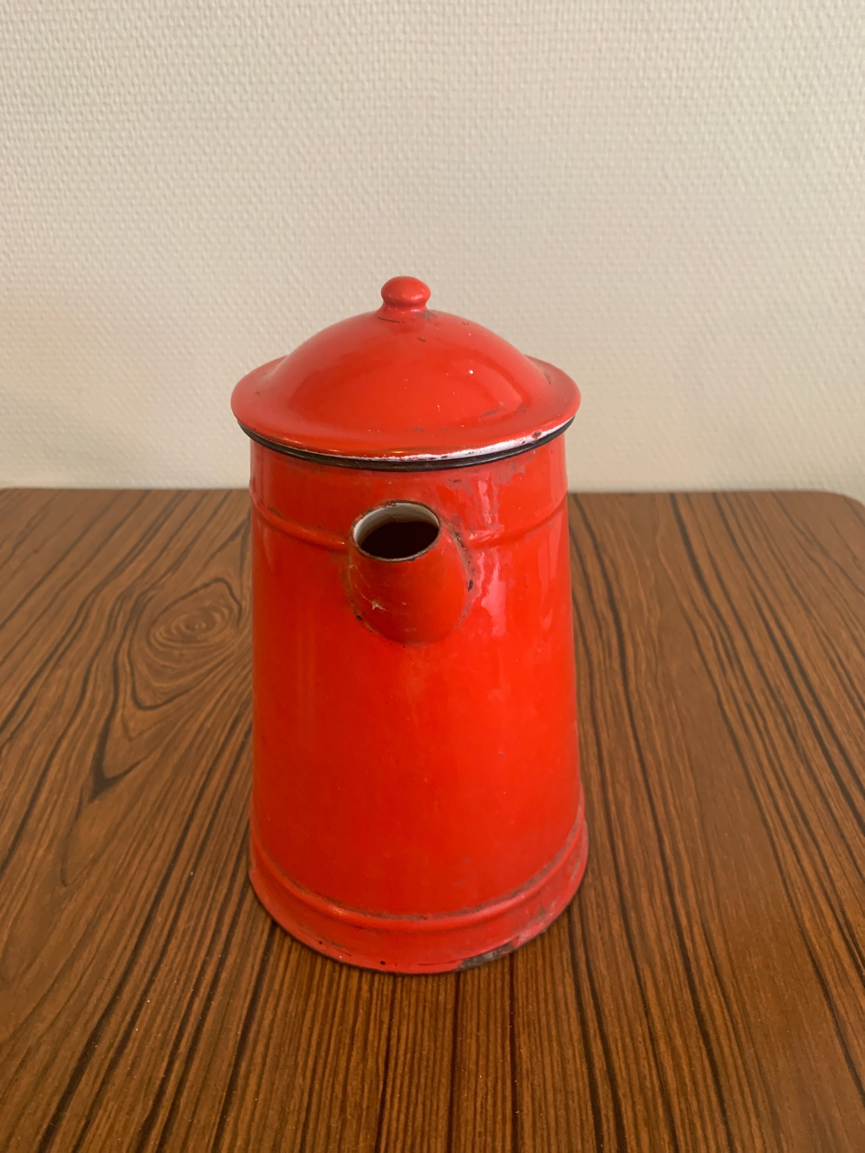 Enamelled coffee maker