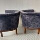 Paire de fauteuils tonneau vintage en velours bleu gris - année 50/60