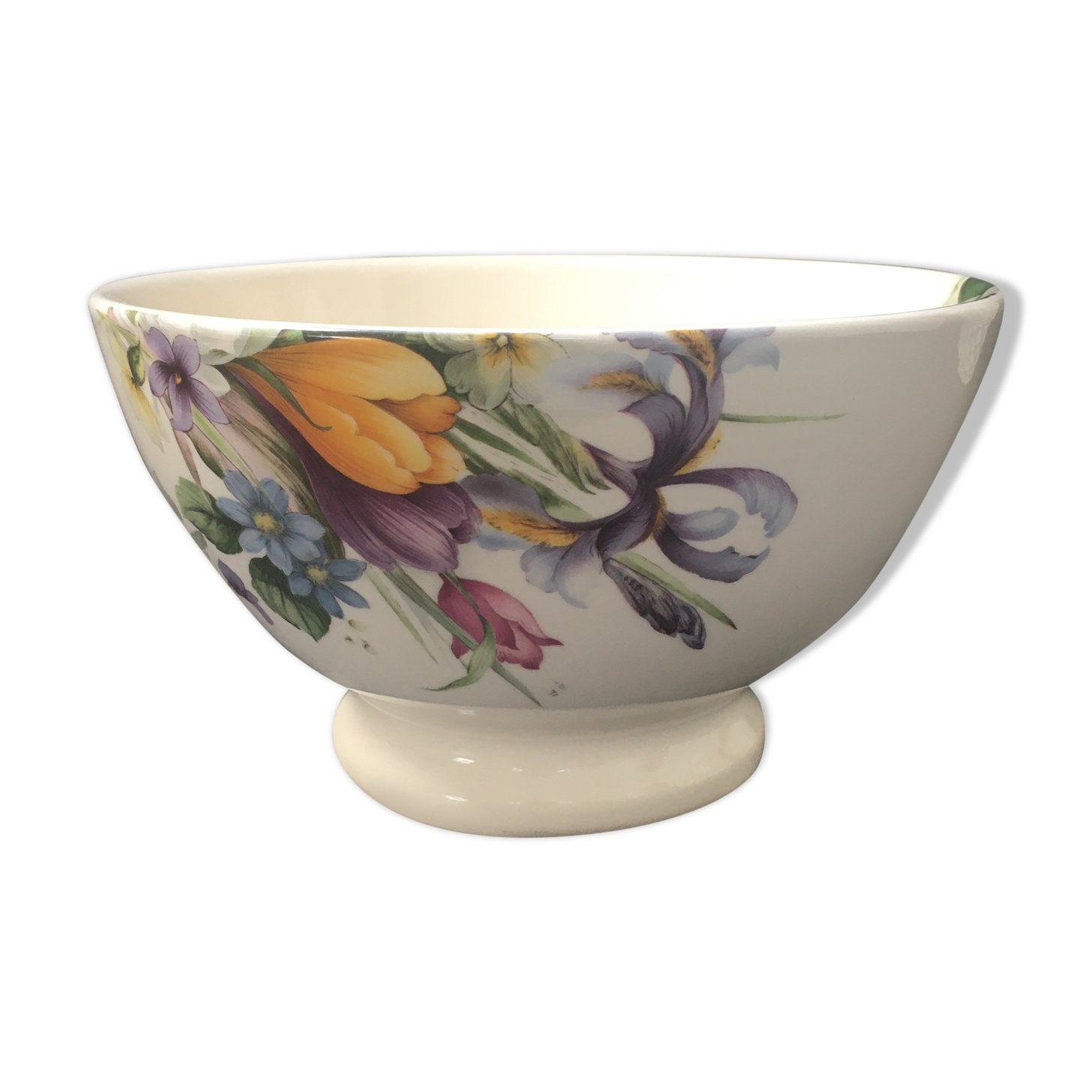 Bowl on old pedestal in earthenware