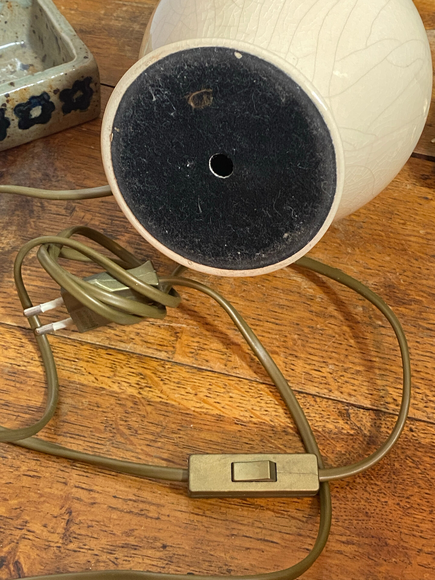 Pied de lampe en céramique craquelée  Le Dauphin