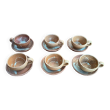 Service with 6 cups and saucers in stoneware.