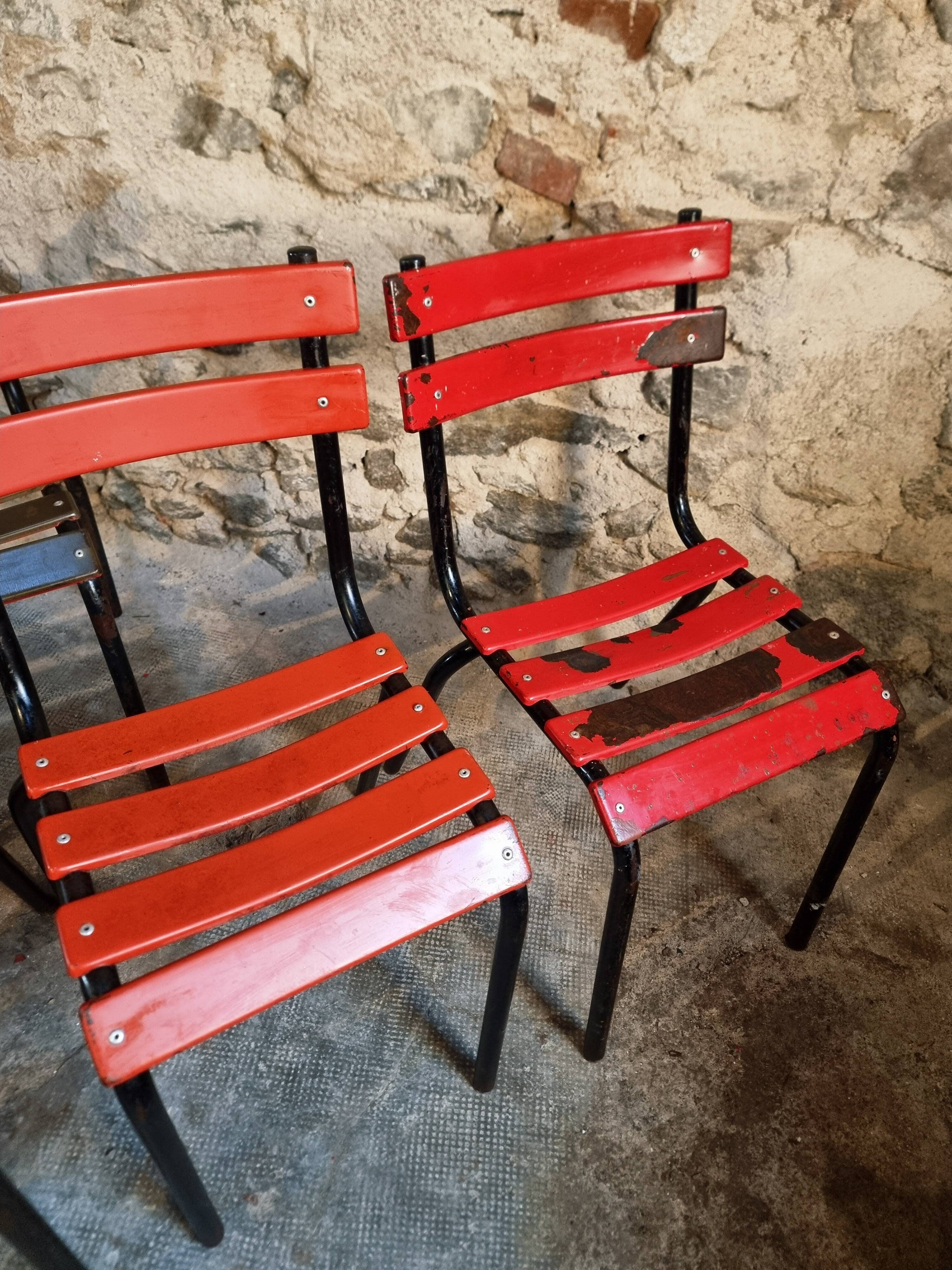 Set of 8 vintage French bistro chairs – industrial metal Tolix style