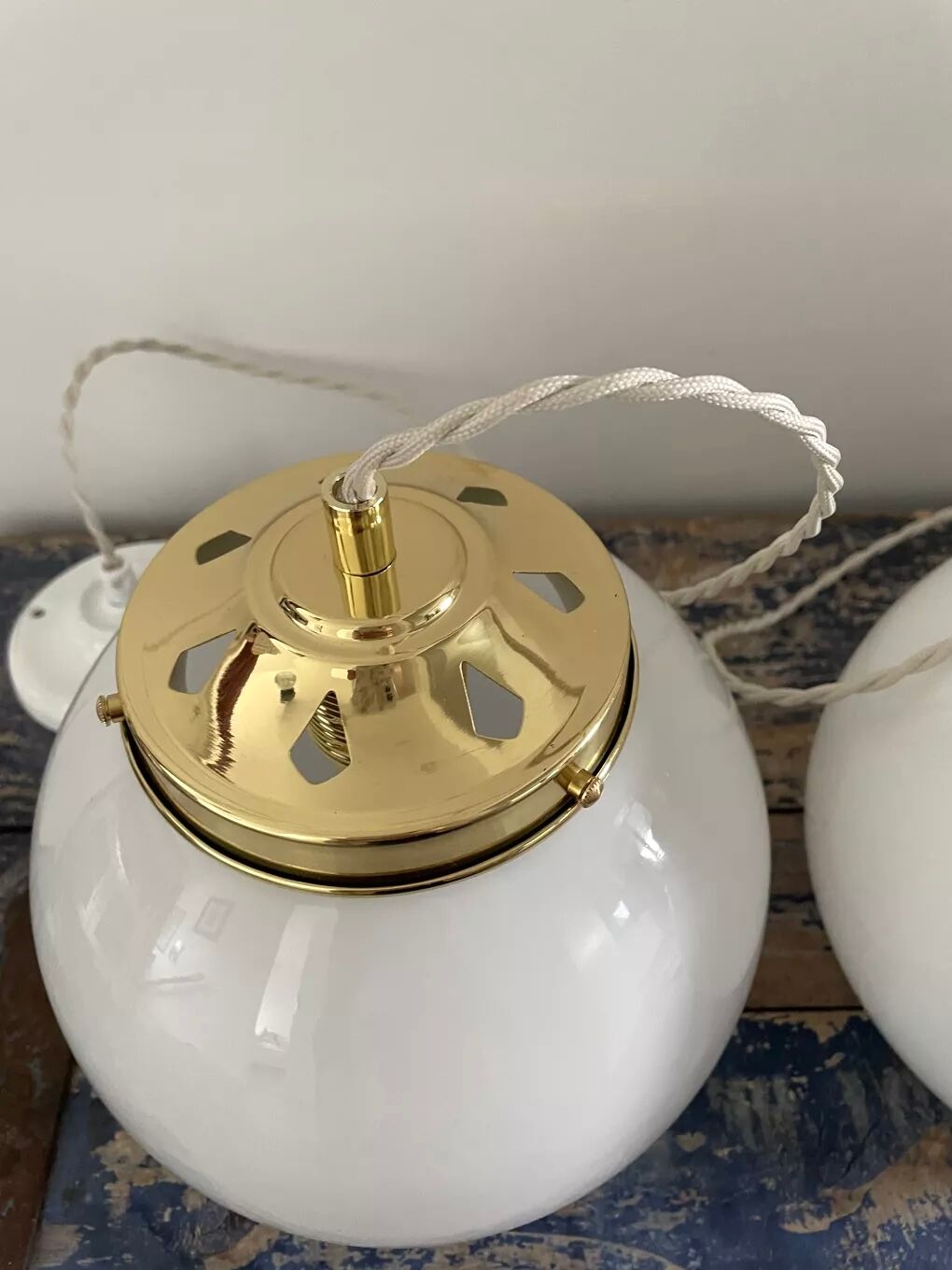 Hanging lamp white opaline