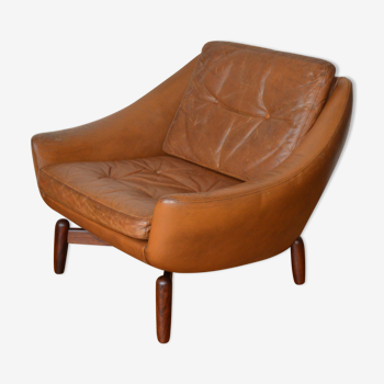 Scandinavian armchair in camel patinated leather