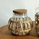 Pots et flacons en verre et rotin