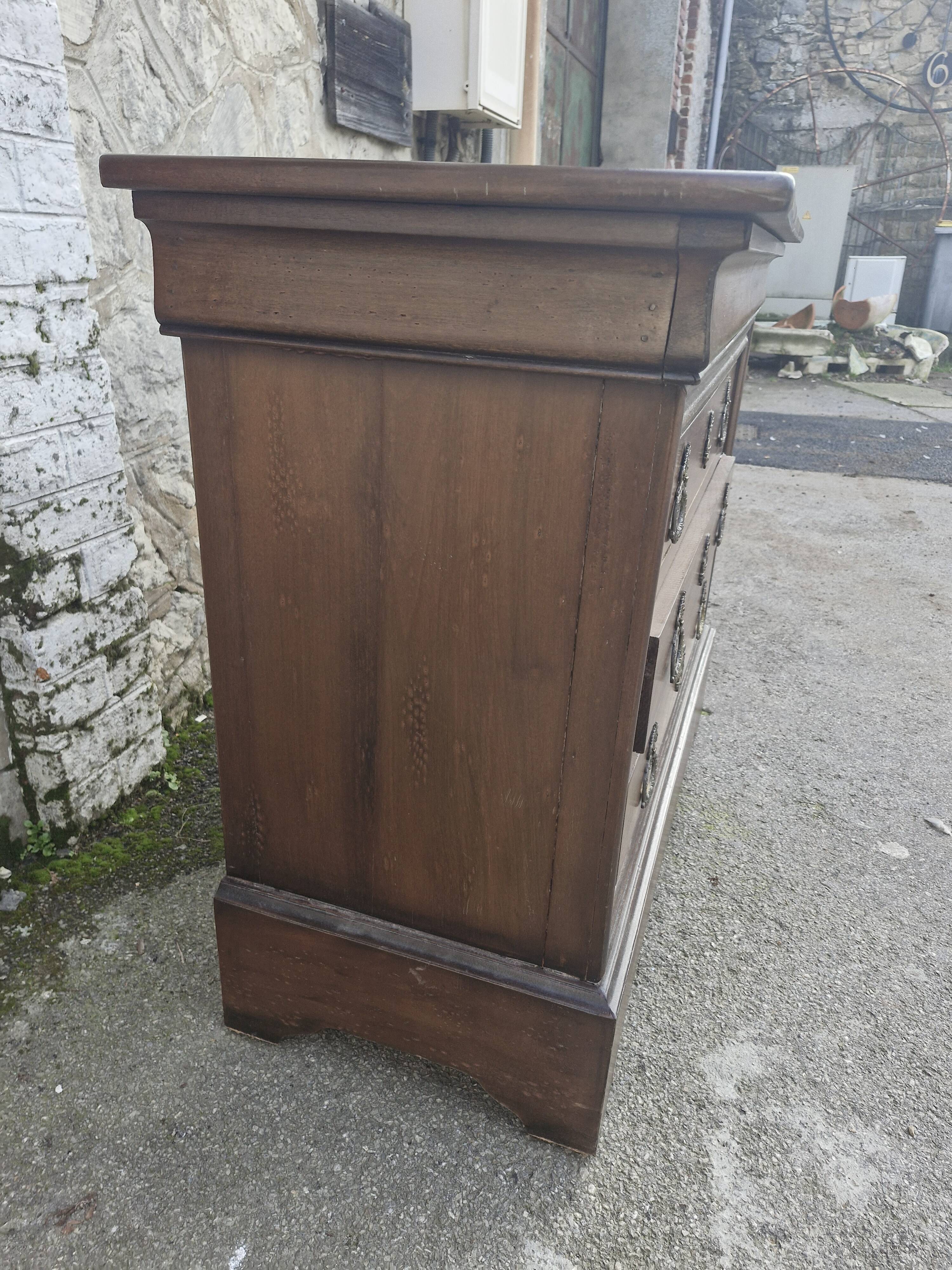 Chest of drawers