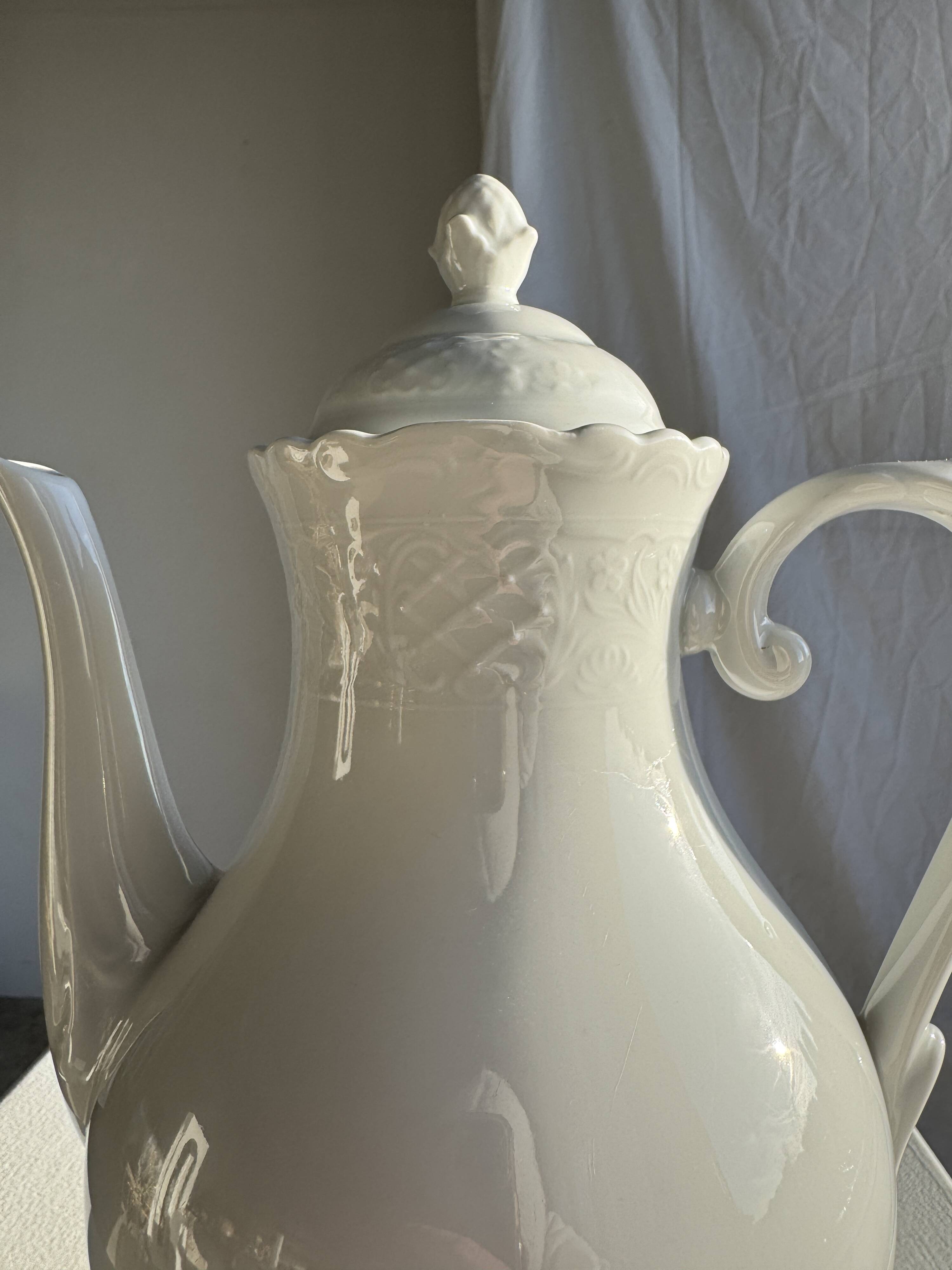 White Bavarian porcelain teapot H27