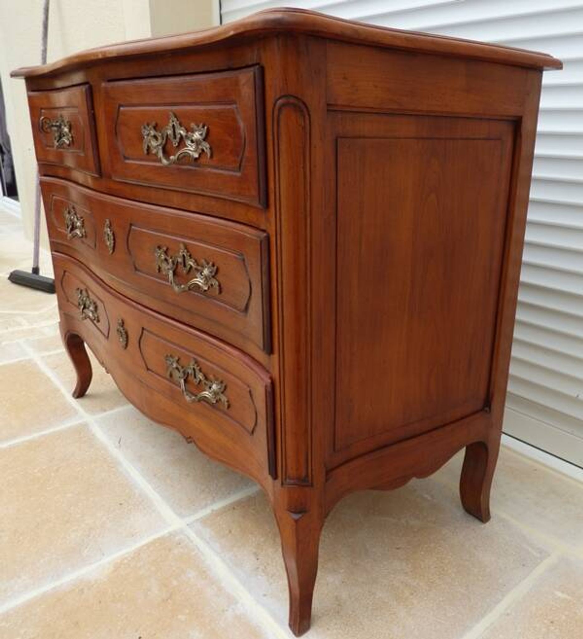 Antique style chest of drawers in stained and molded beech with 4 drawers - Very good condition
