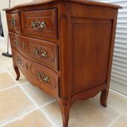 Antique style chest of drawers in stained and molded beech with 4 drawers - Very good condition