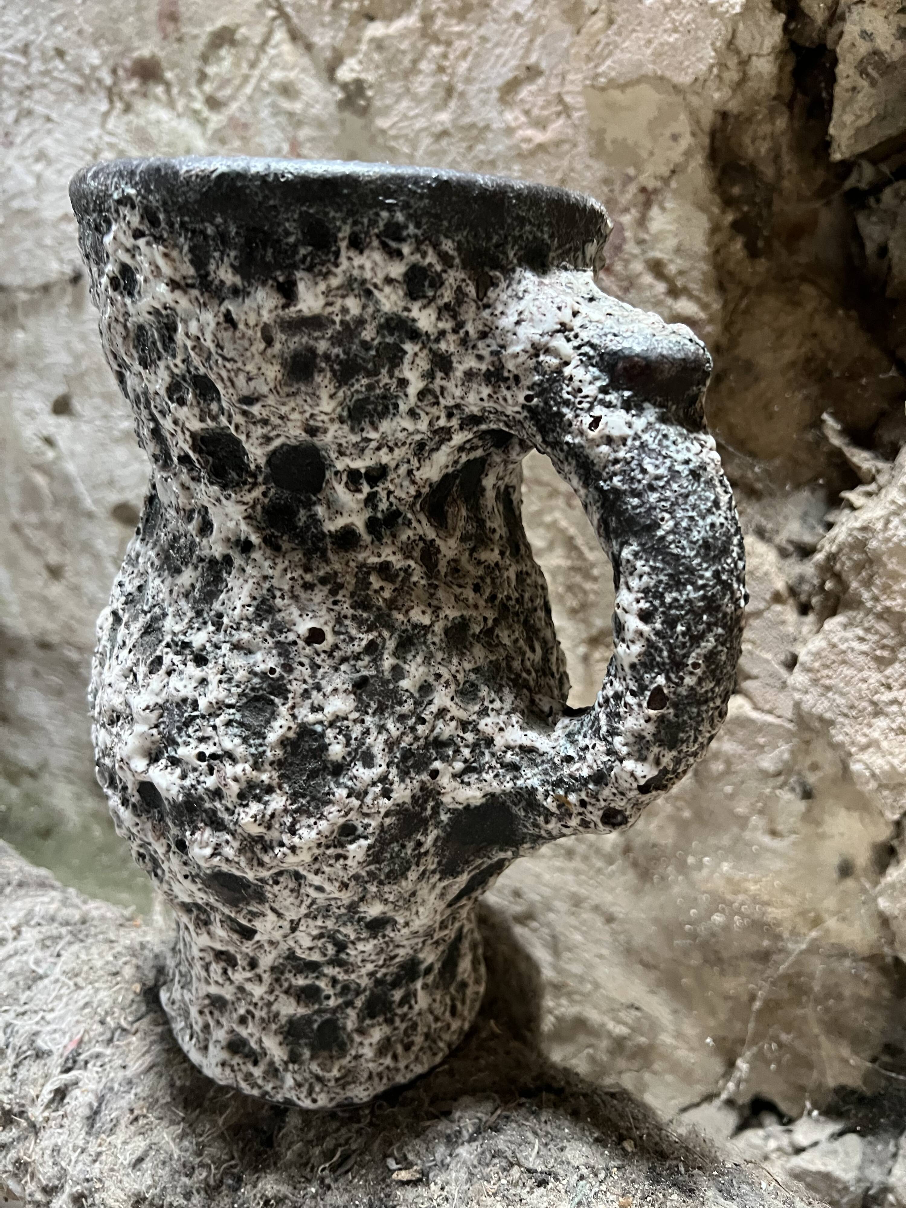 Vintage black and white textured ceramic pitcher – Fat Lava brutali style