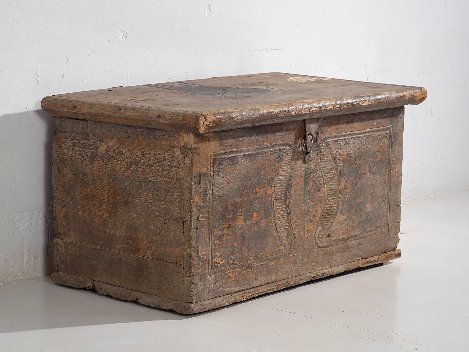 Ancien coffre en bois massif (Année 1830) #34