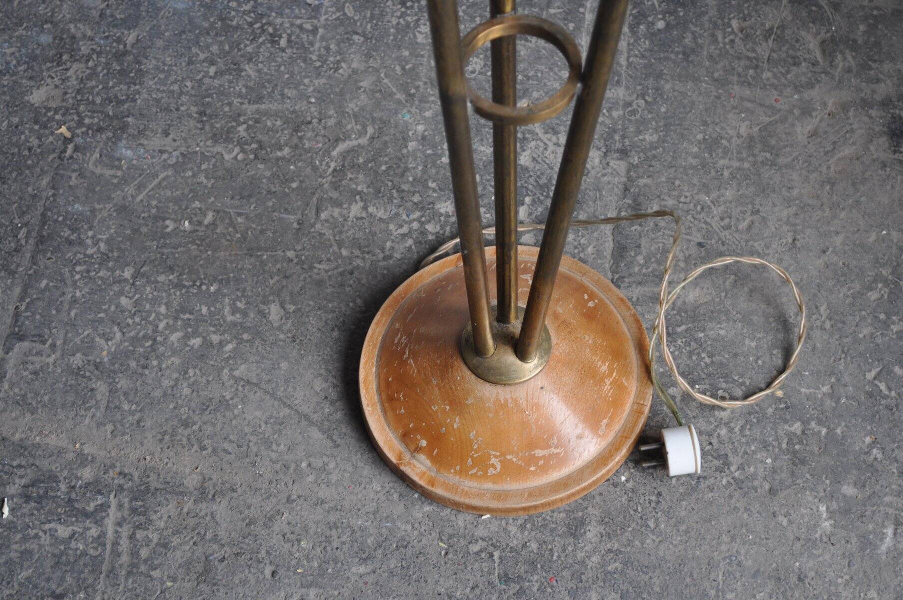 Lampadaire Art Déco 1940s en laiton et base bois, 3 branches, abat-jours beige