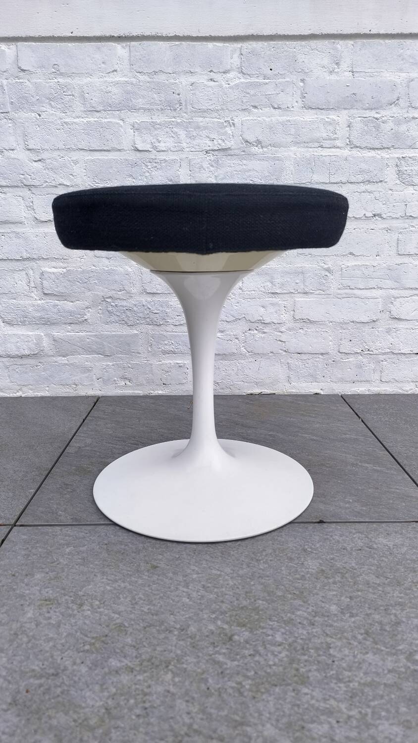 Knoll International Eero Saarinen stool 1970