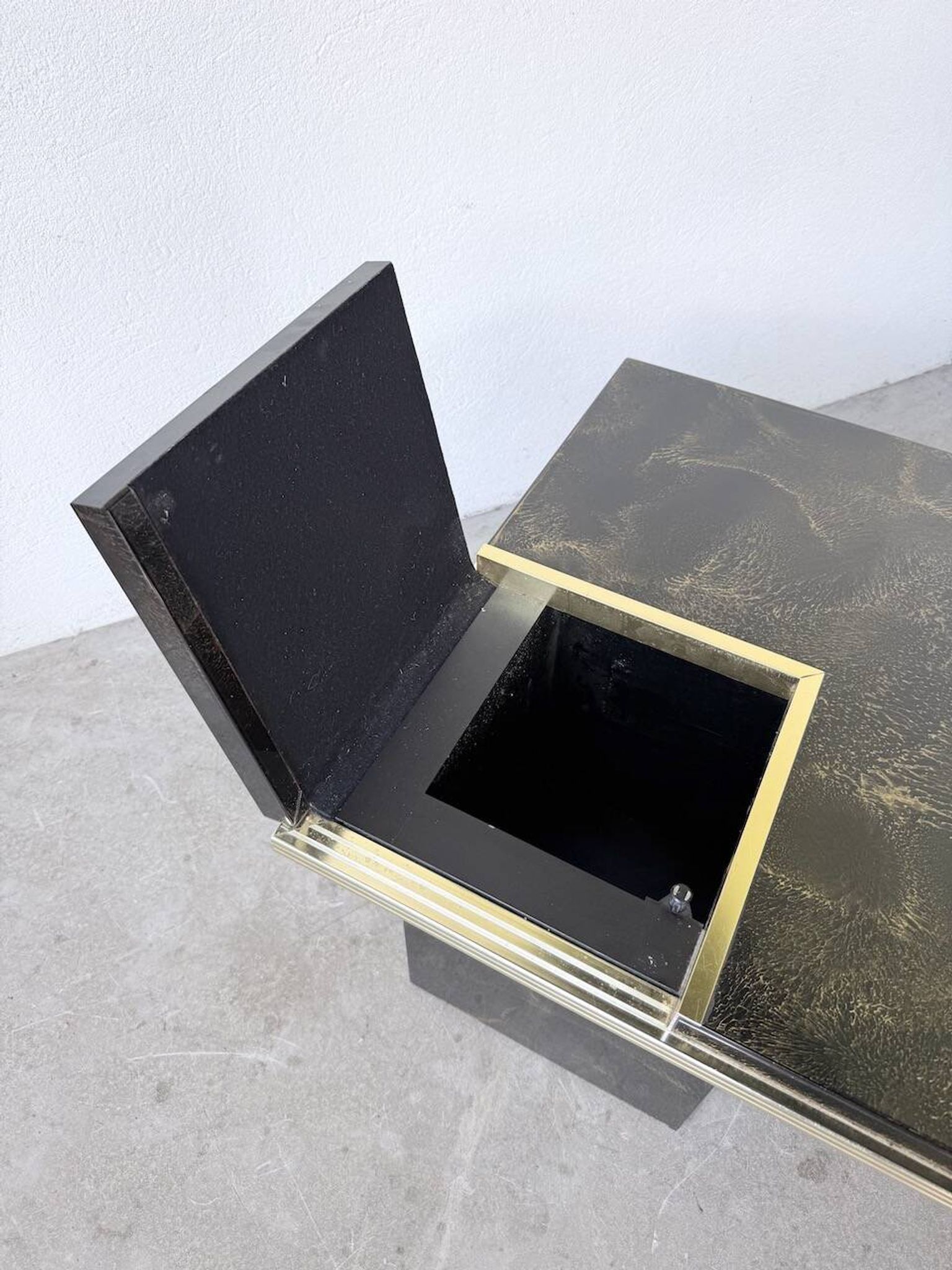 "Rizzo" lacquered and brass coffee-bar table from the 1970s.
