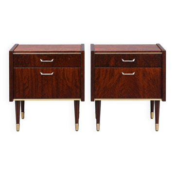 Ensemble de 2 tables de nuit au design vintage avec des détails en laiton.