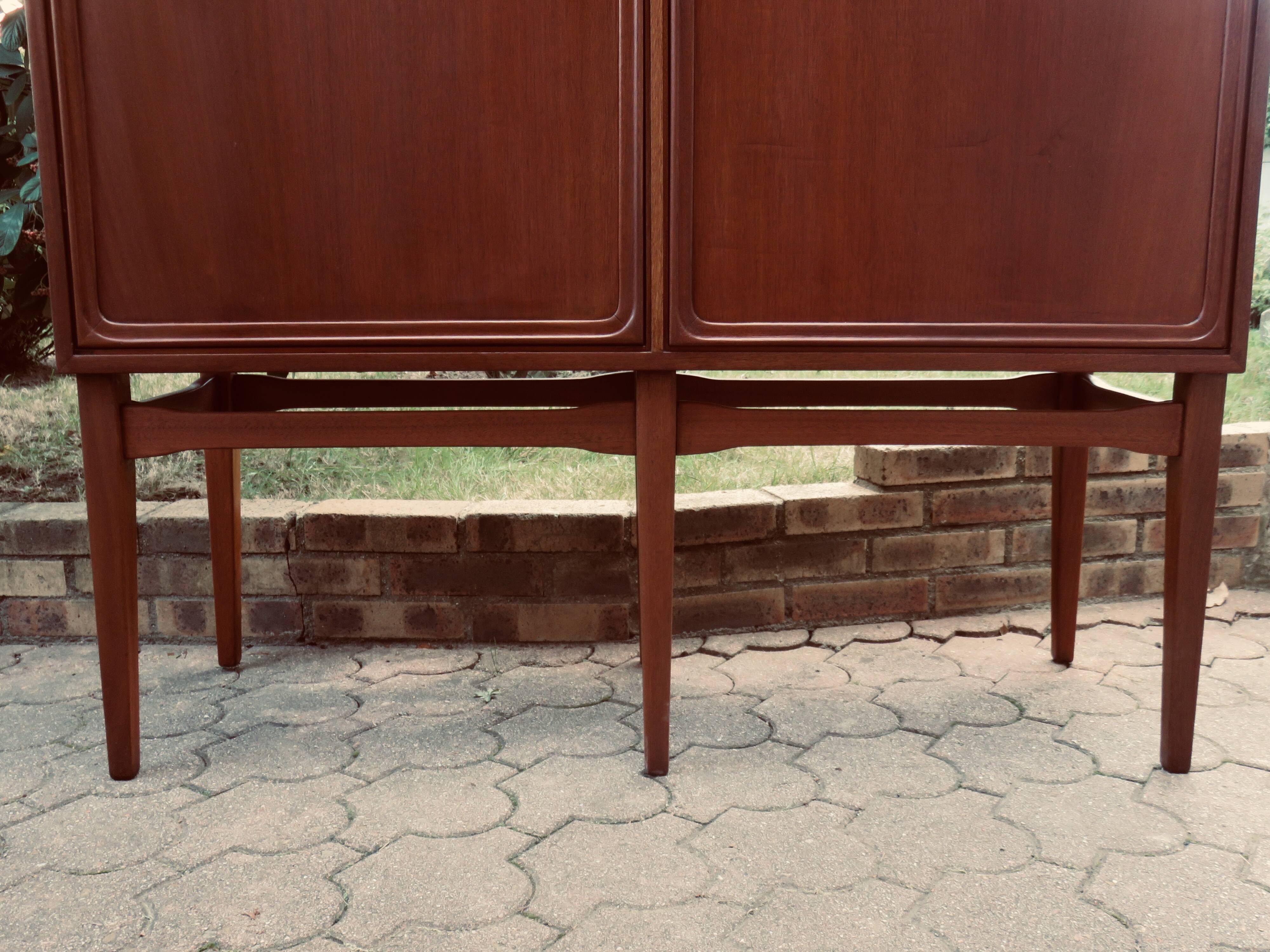 Master cabinetmaker's china cabinet. Denmark 1945/50