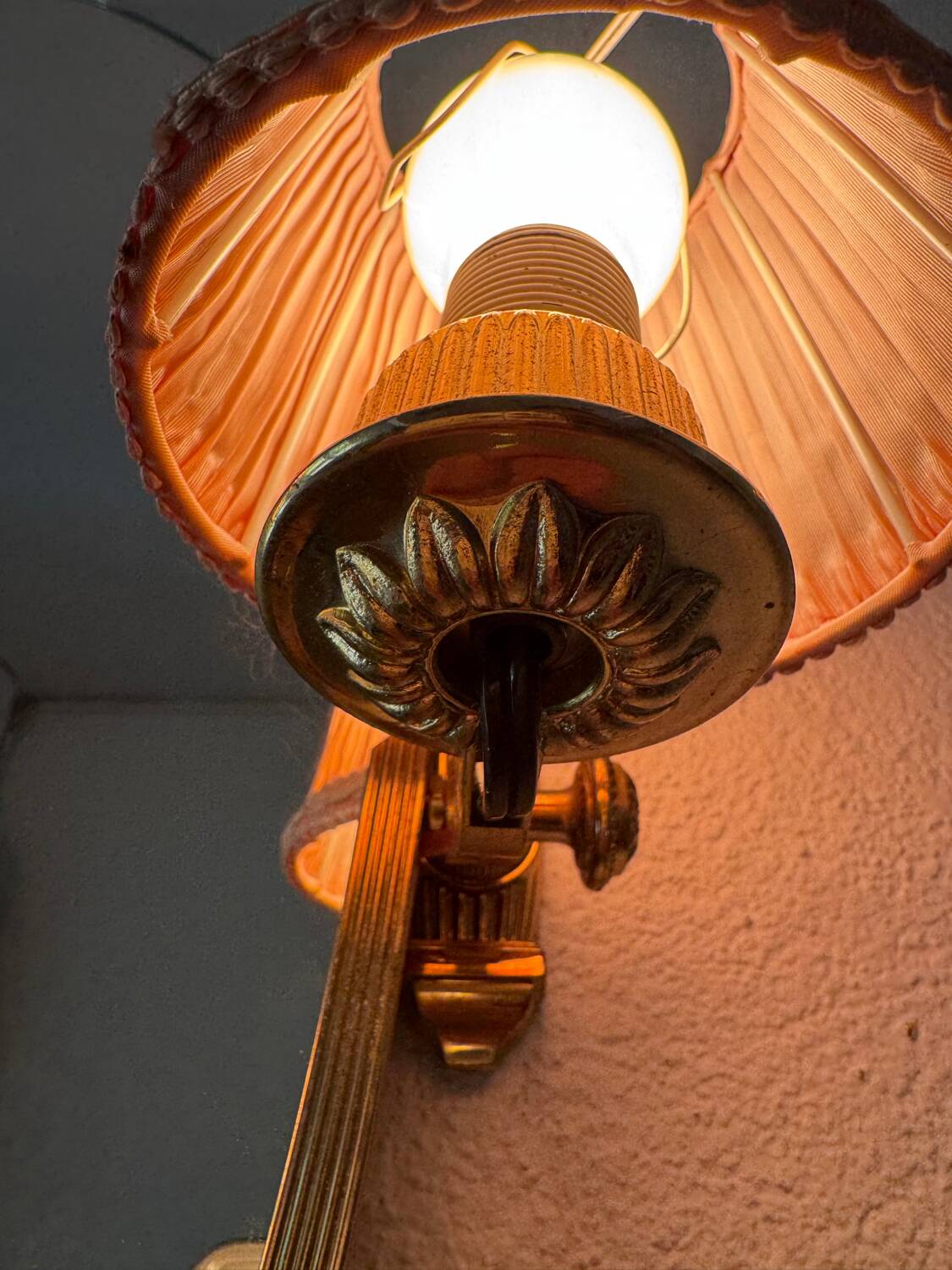 Oval illuminated brass mirror from the 70s