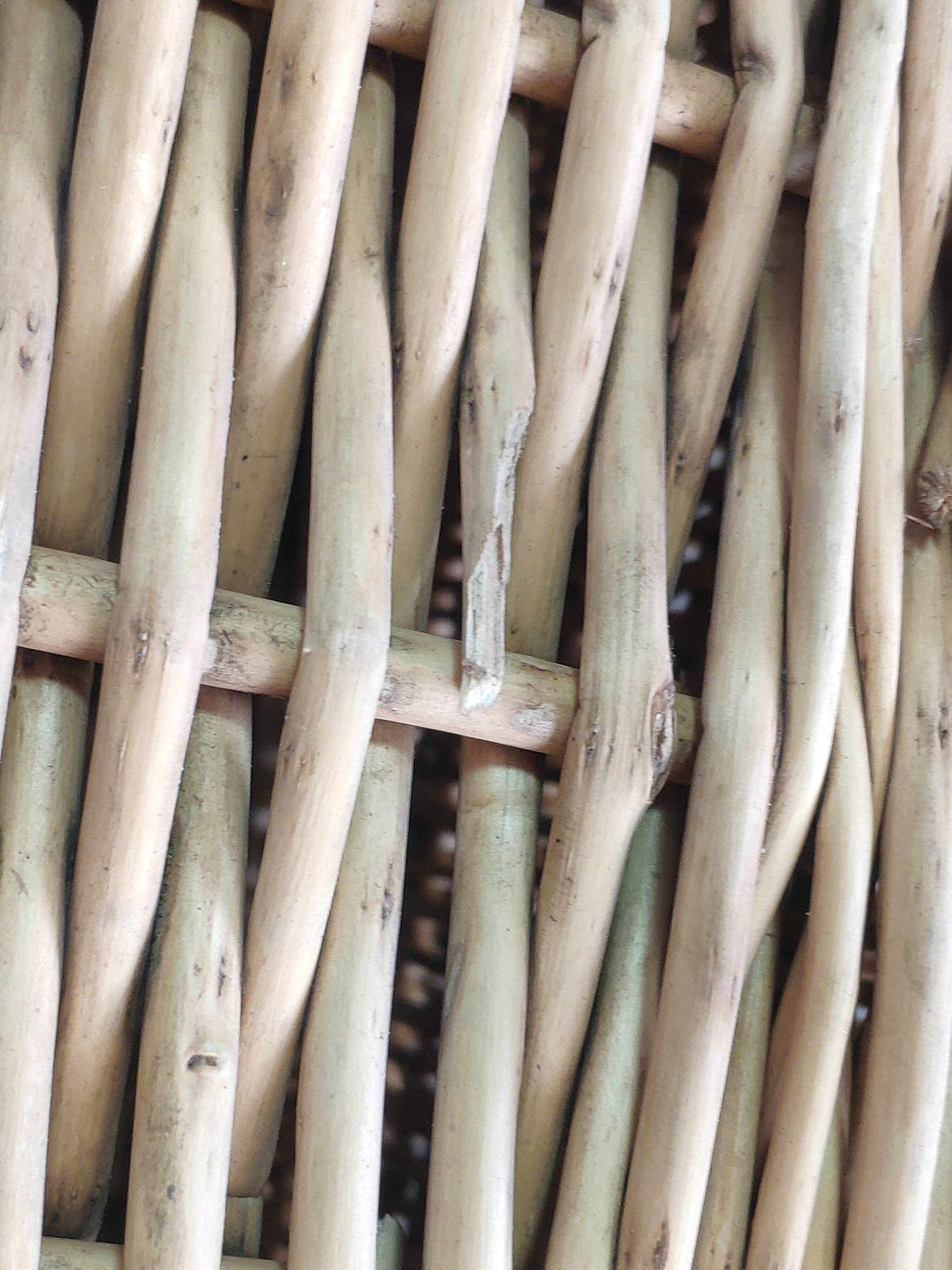 Coffre en osier tressé vintage