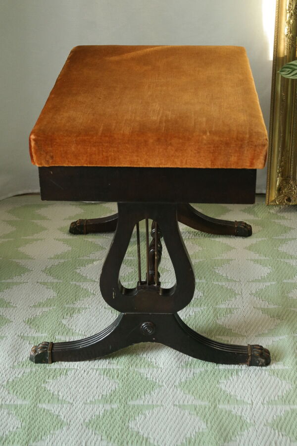 Tabouret coffre pieds lyre pattes de lion style anglais