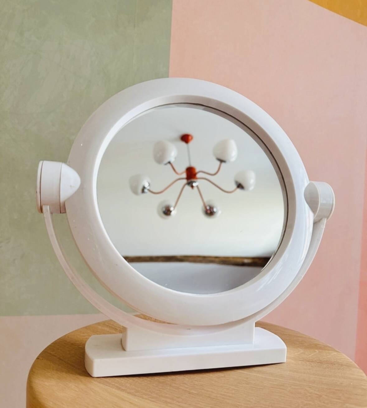 Vintage 70' swivel and magnifying mirror