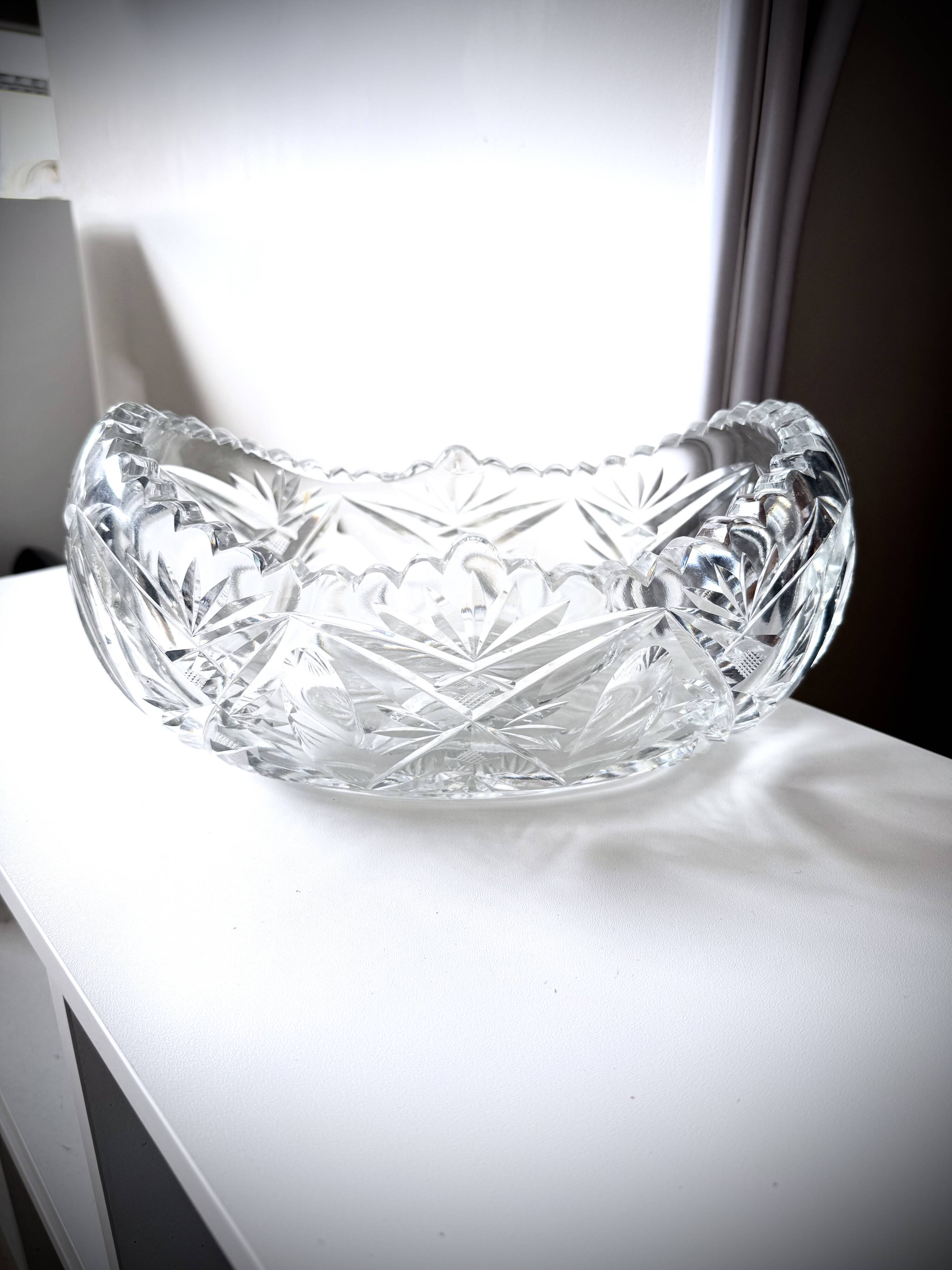 Large cut crystal planter in the Saint-Louis style.