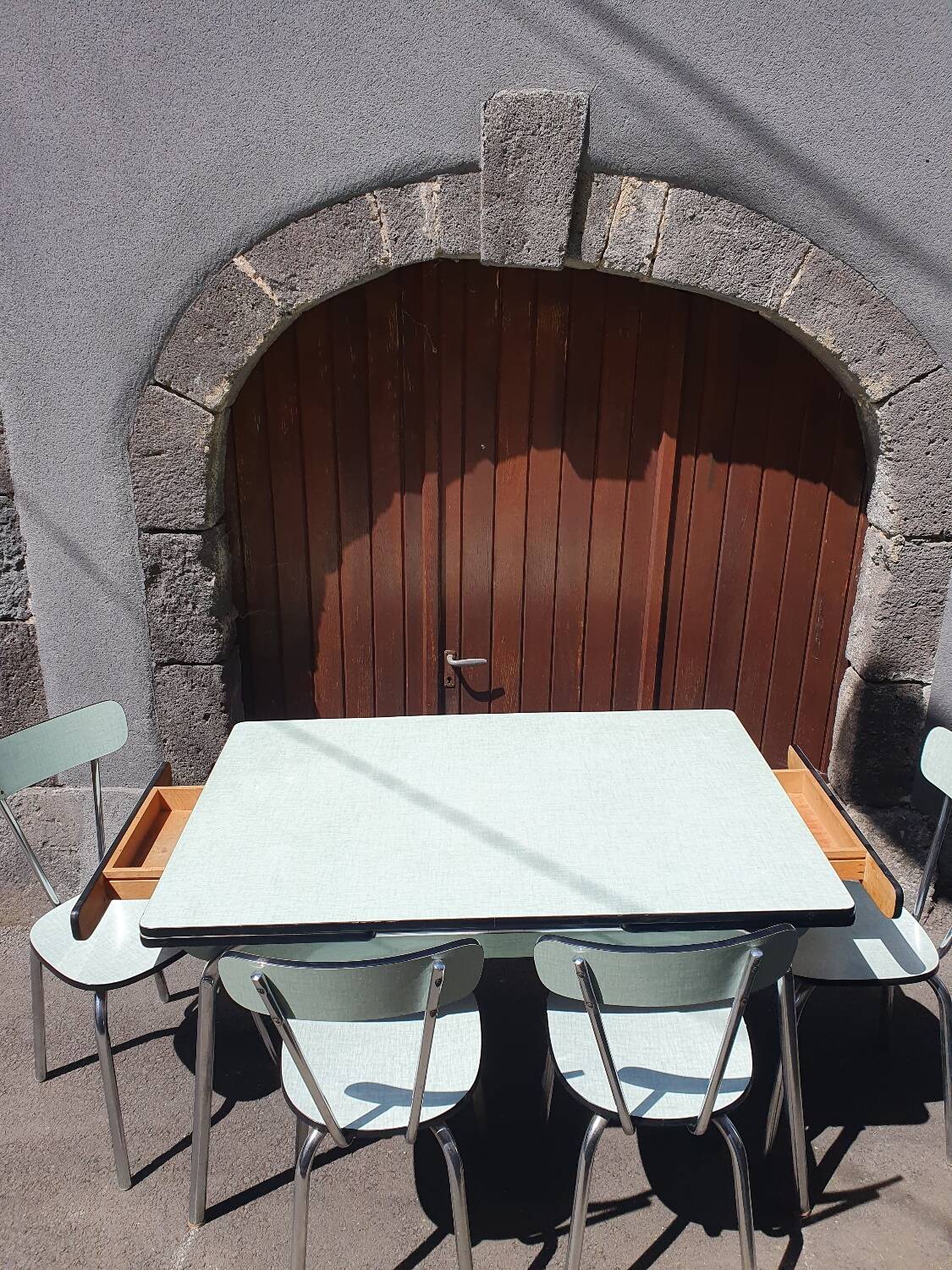 Table et chaises en formica