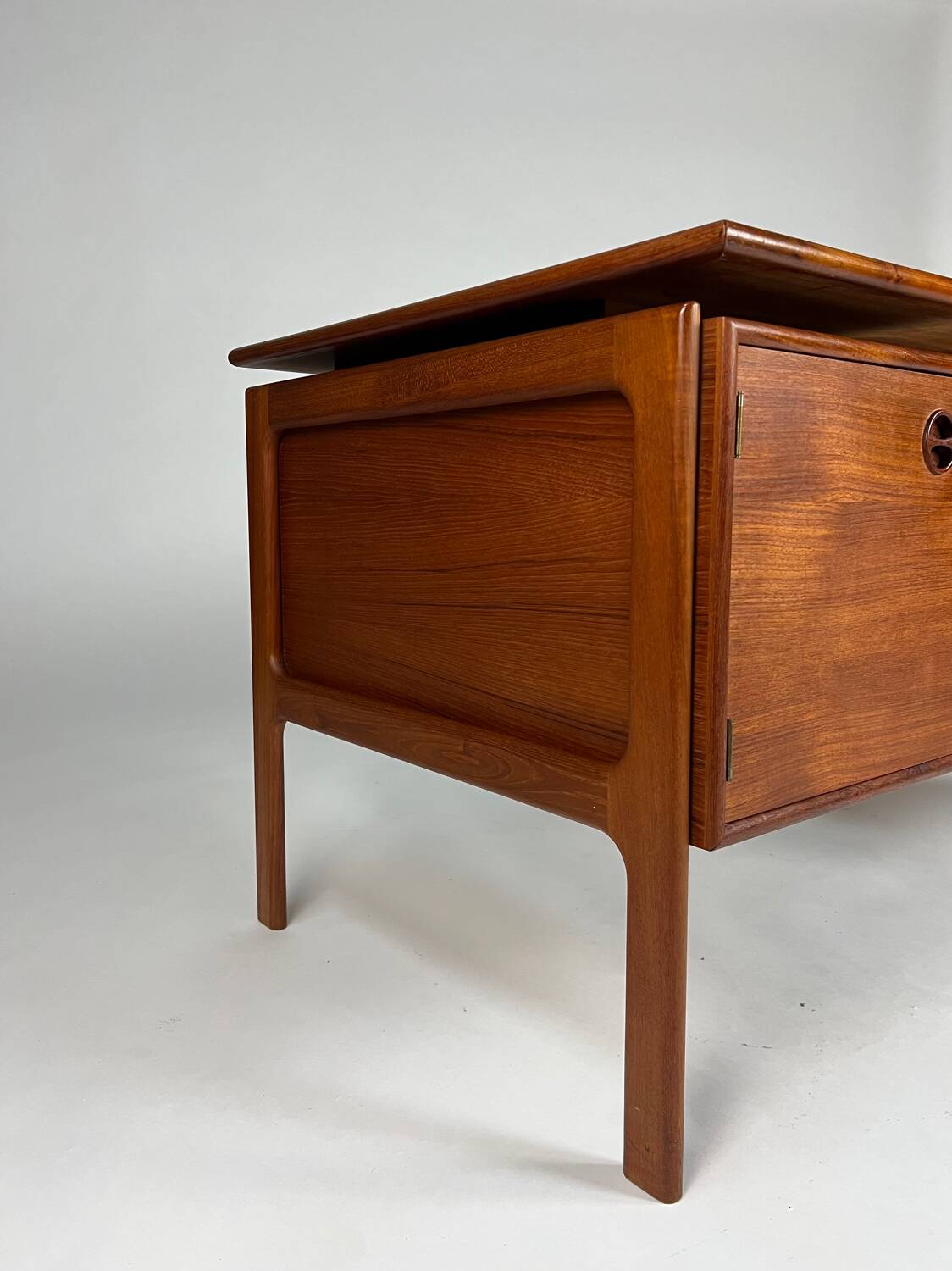 Bureau en teck design danois autoportant Gasvig Møbler vintage milieu du siècle