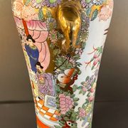 Vase en porcelaine émaillé XX siècle