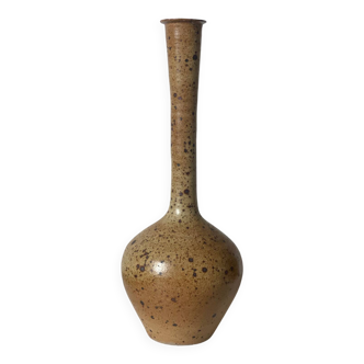 Vase en grès pyrité.